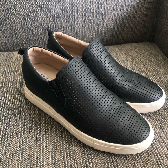 Steve Madden Scramble Black Perforated 7 - Picture 3 of 9